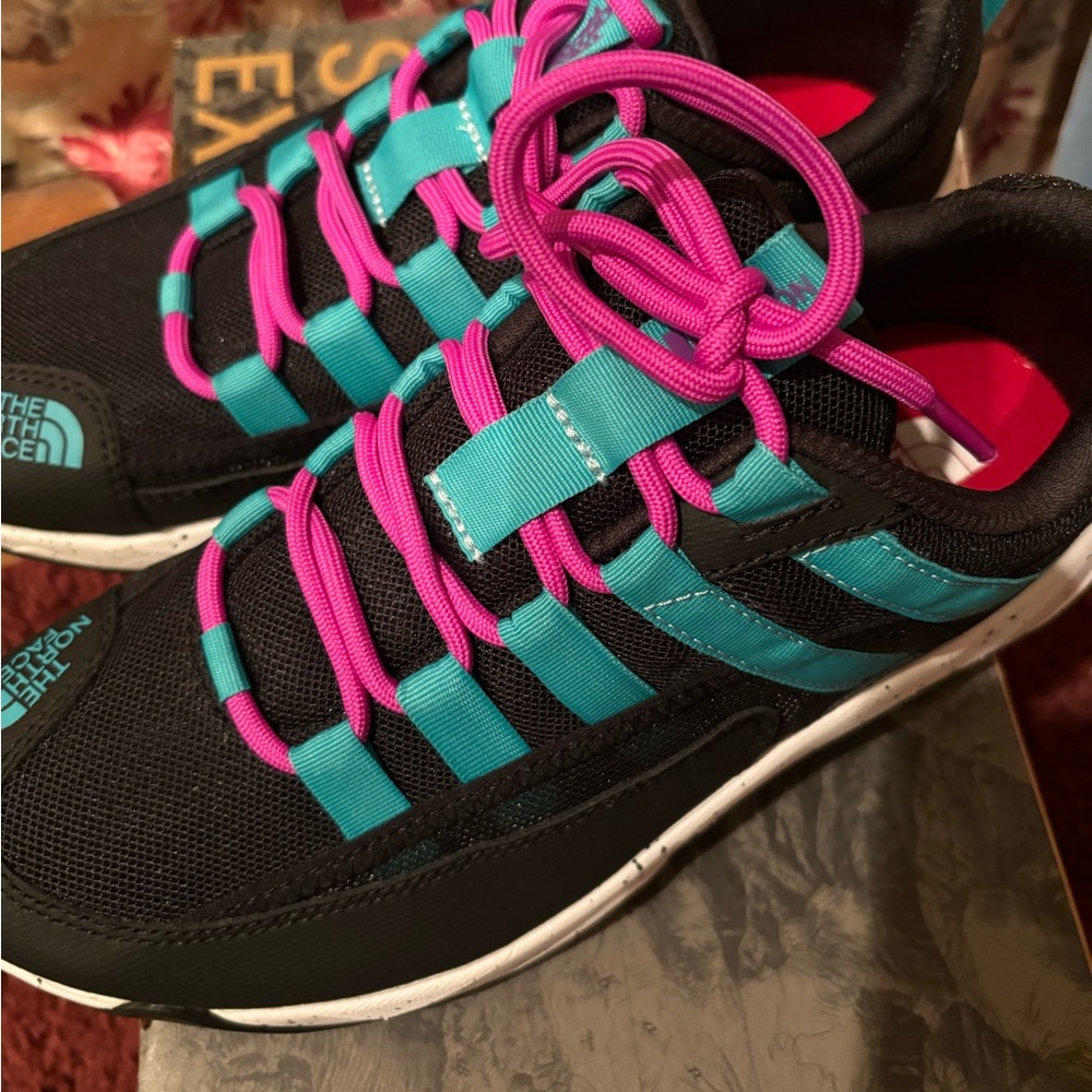 The North Face Trail Escape Crest Hiking Athletic Shoes 6.5 New with Box